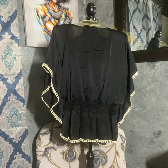 Chelsea And Theodore Blouse - Picture 3 of 12